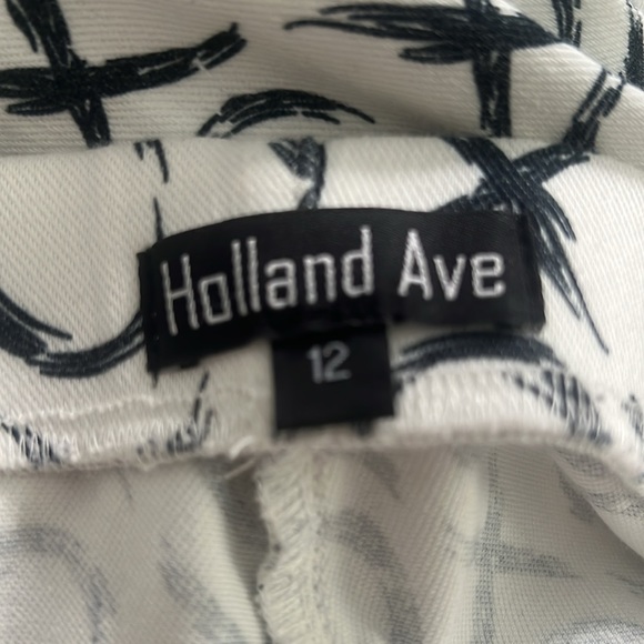 Holland Ave pull-on “Sudan” crop / capri pant with X & O pattern in Navy - Picture 6 of 7